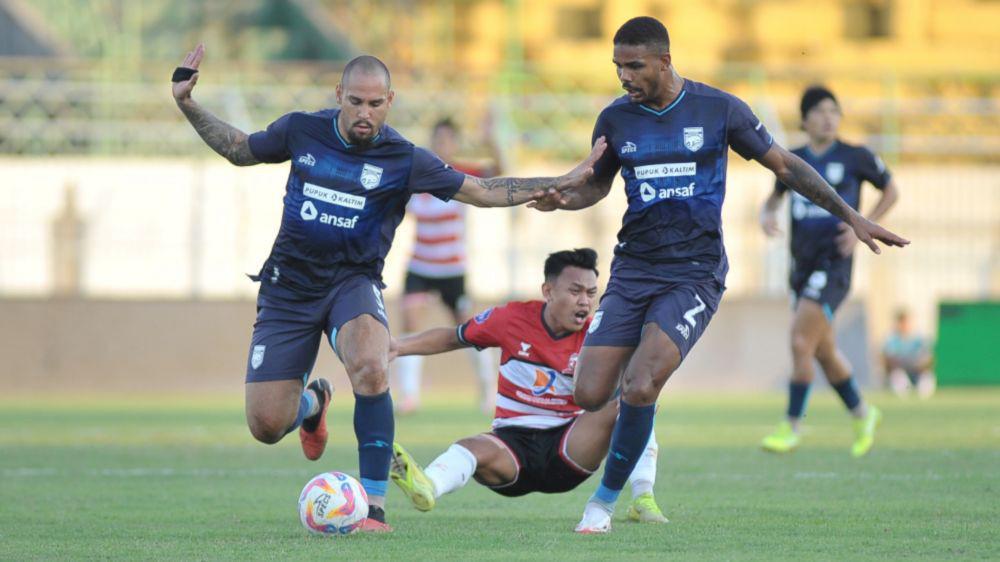 Main dengan 10 Pemain, Borneo FC Tumbangkan Madura United Skor 3-2