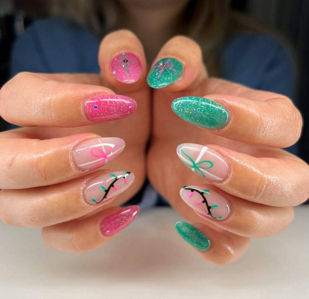 tren nail art shimmer 2025 (instagram.com/nails_by_jenna.k)
