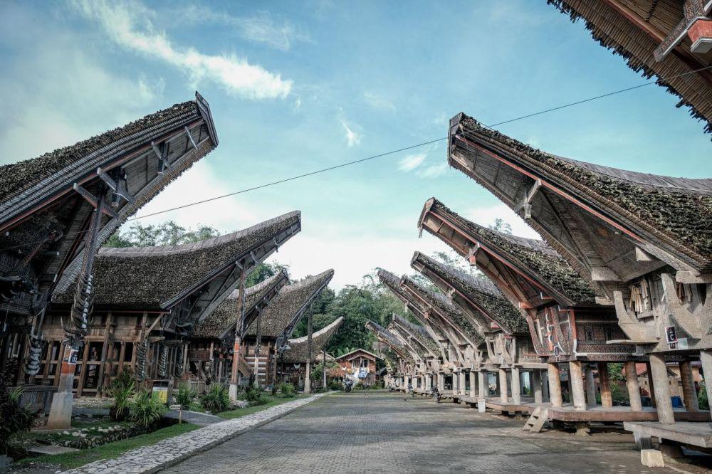 [QUIZ] Pilih Salah Satu Kota di Indonesia Ini, Kami Tahu Desa Adat yang Cocok Kamu Kunjungi!