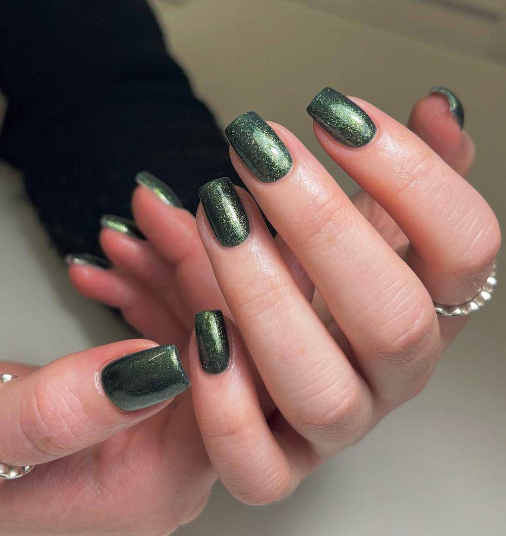 tren nail art shimmer 2025 (instagram.com/bygraceeva)