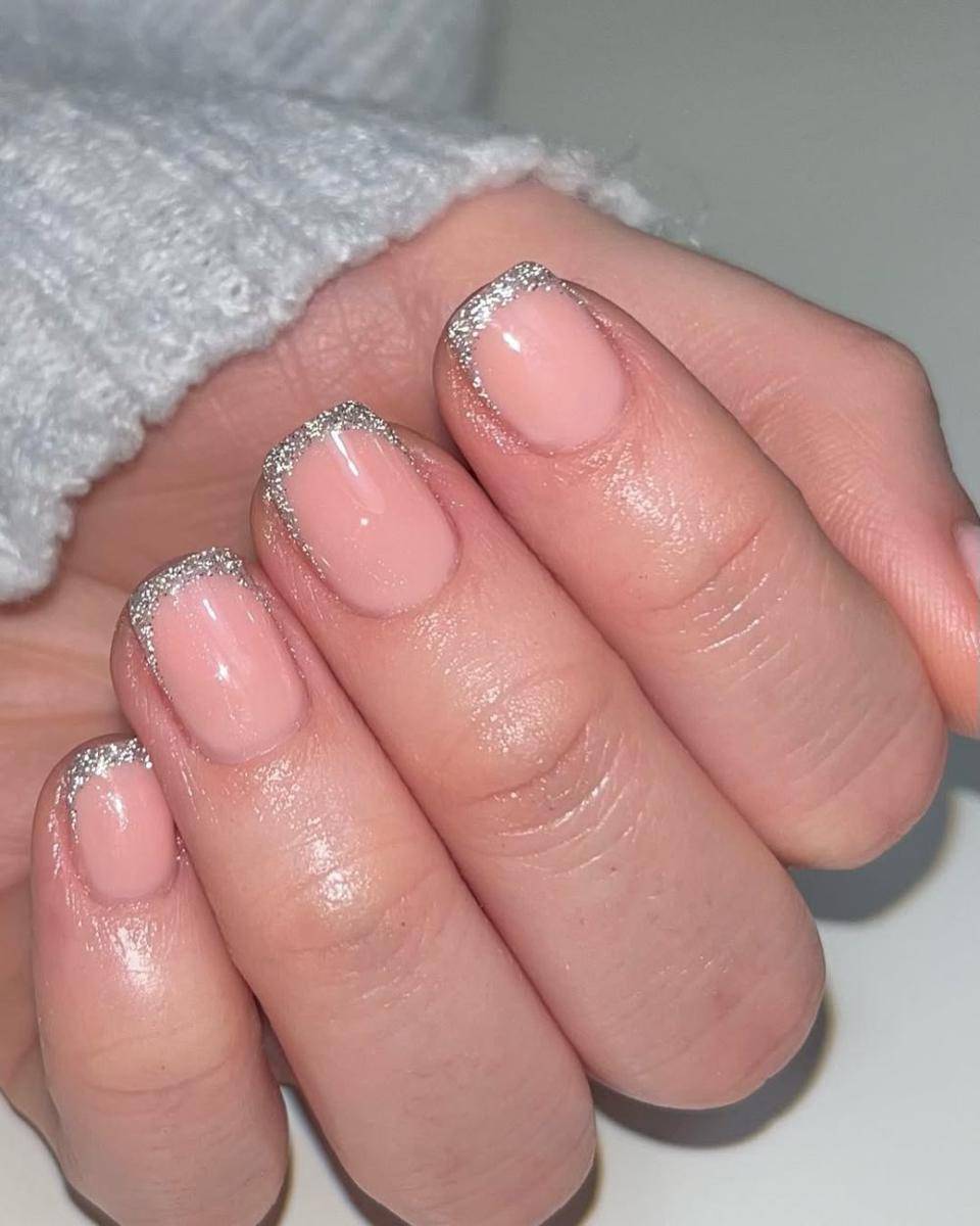 tren nail art shimmer 2025 (instagram.com/bygraceeva)