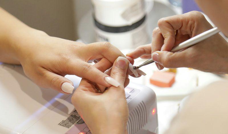 5 Cara Melepas Press On Nails Tanpa Merusak Kuku Asli