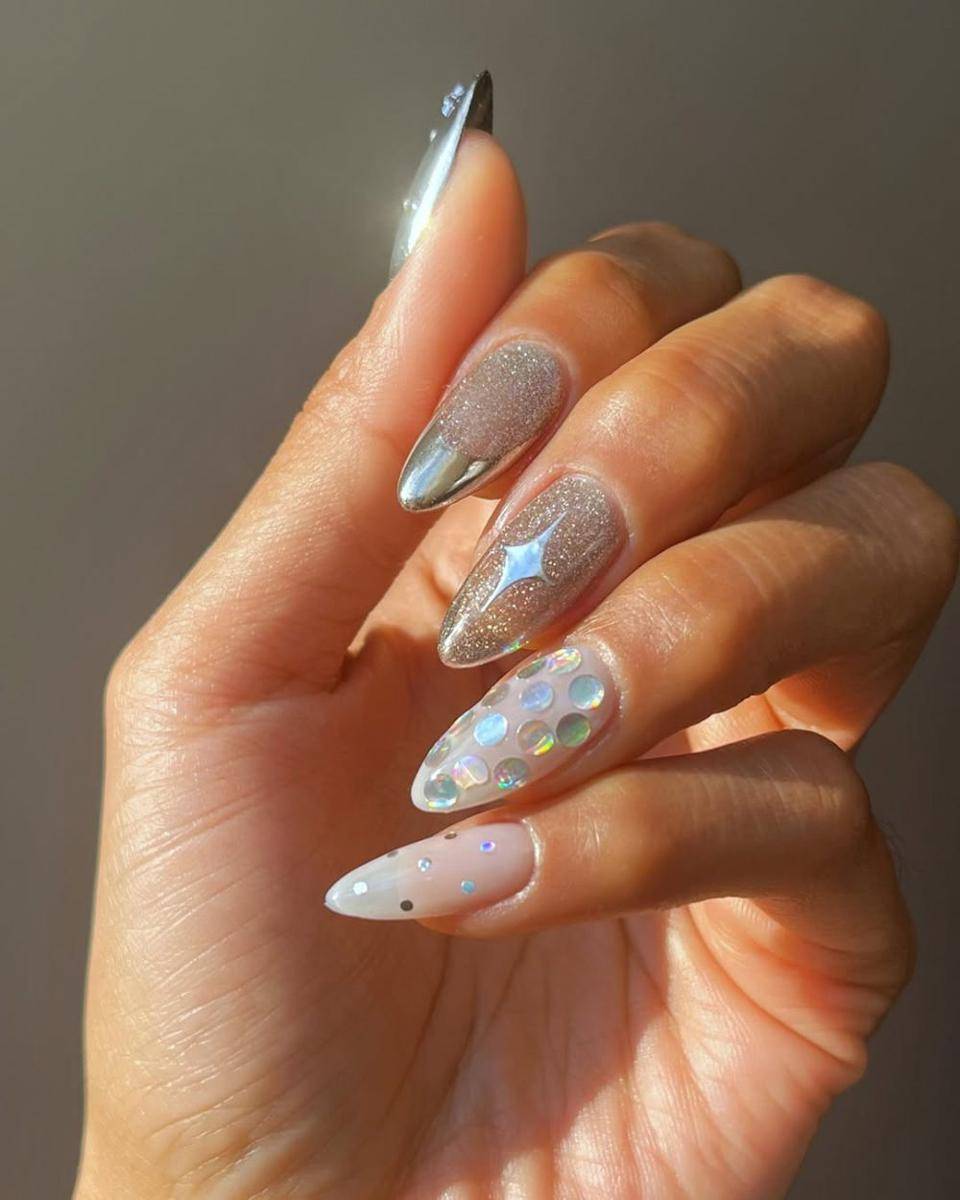tren nail art shimmer 2025 (instagram.com/overglowedit)