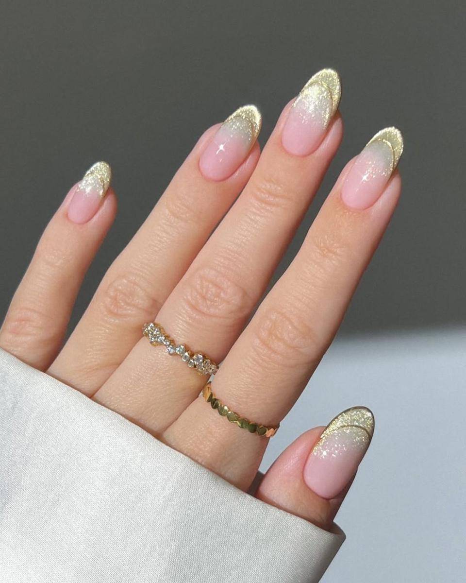 tren nail art shimmer 2025 (instagram.com/heygreatnails)