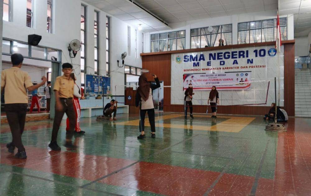 Suasana para siswa sedang berolahraga di sekolah SMAN 10 Medan (Dok. Istimewa)