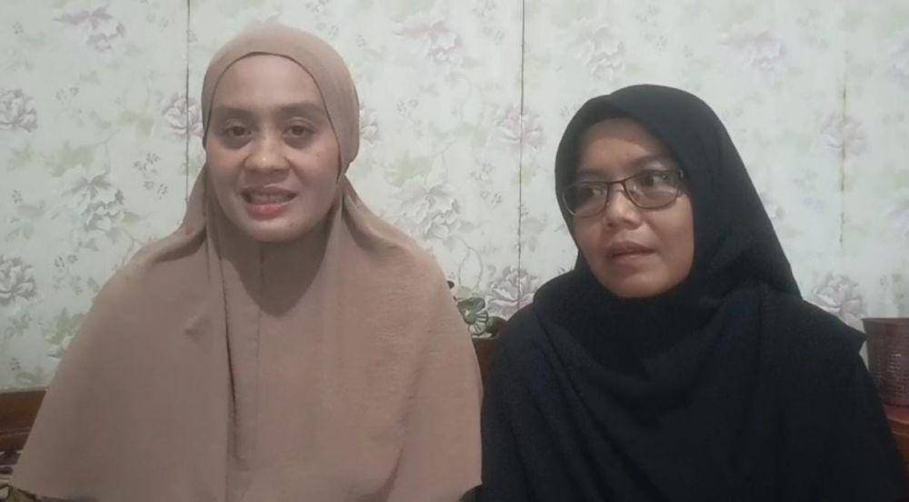 Isnayati Tamba dan Ratna Sari, orang tua siswa. (IDN Times/Muhaimin)