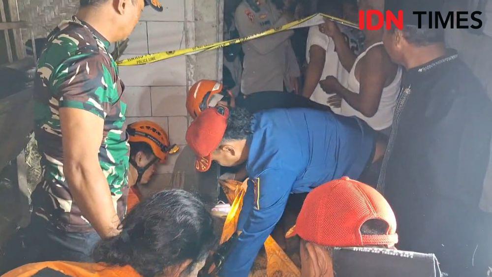 Tim SAR evakuasi korban dari dalam sumur sedalam 25 meter. IDN Times/ Riyanto.