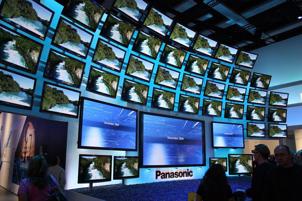 Panasonic (Bin im Garten, CC BY-SA 3.0, via Wikimedia Commons)