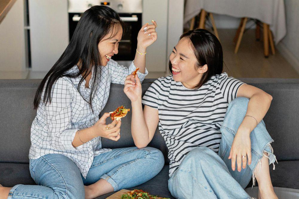 5 Tanda Kamu Terlalu Bergantung pada Sahabat, Pantang Sendirian?