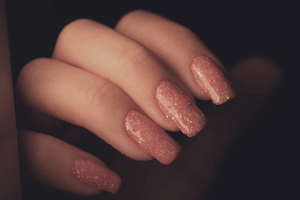 ilustrasi press on nails (unsplash.com/Noel Oviedo)