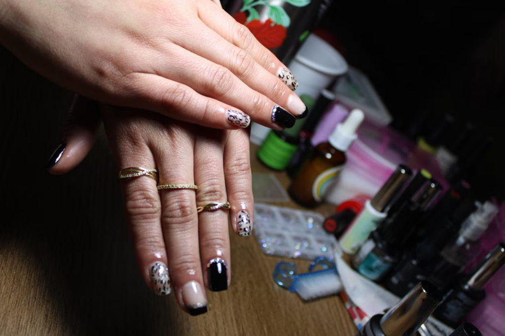 ilustrasi nail art di salon (unsplash.com/Noel Oviedo)