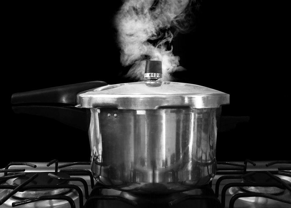 5 Perbedaan Slow Cooker dan Pressure Cooker