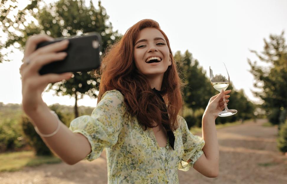 ilustrasi foto selfie (unsplash.com/Look Studio)