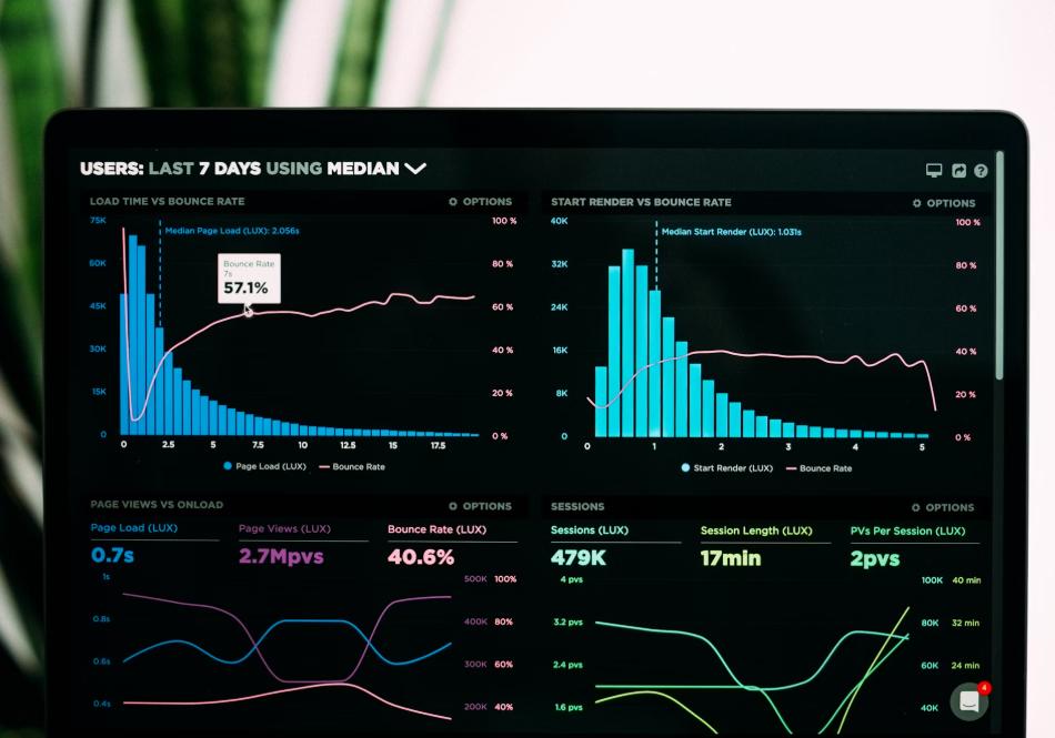 ilustrasi grafik data (unsplash.com/Luke Chesser)