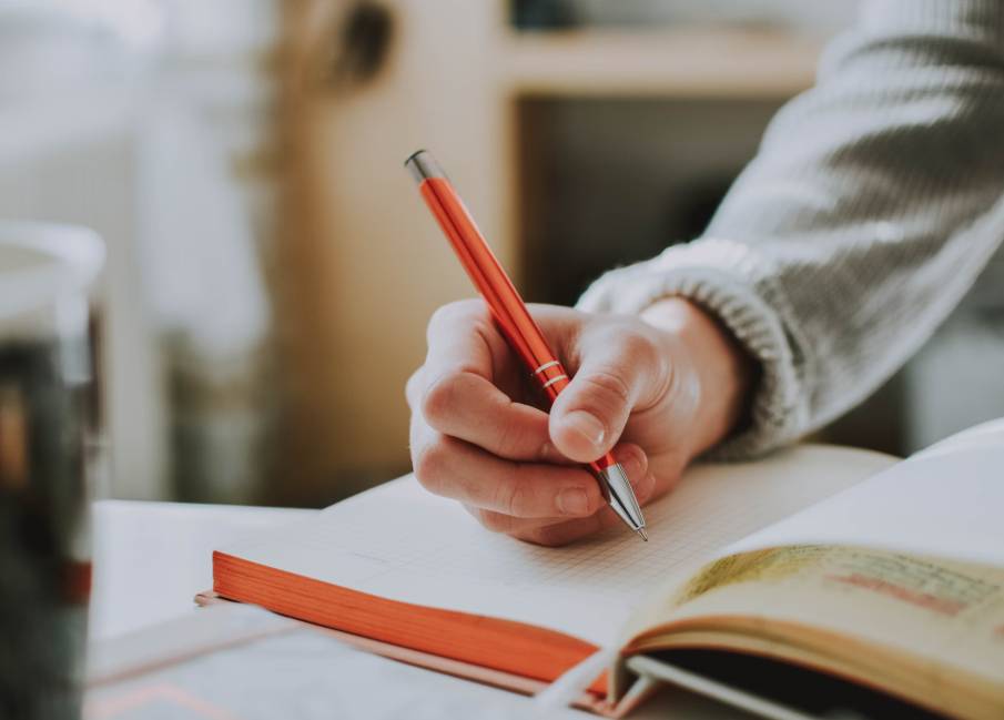 ilustrasi journaling (unsplash.com/lilartsy)
