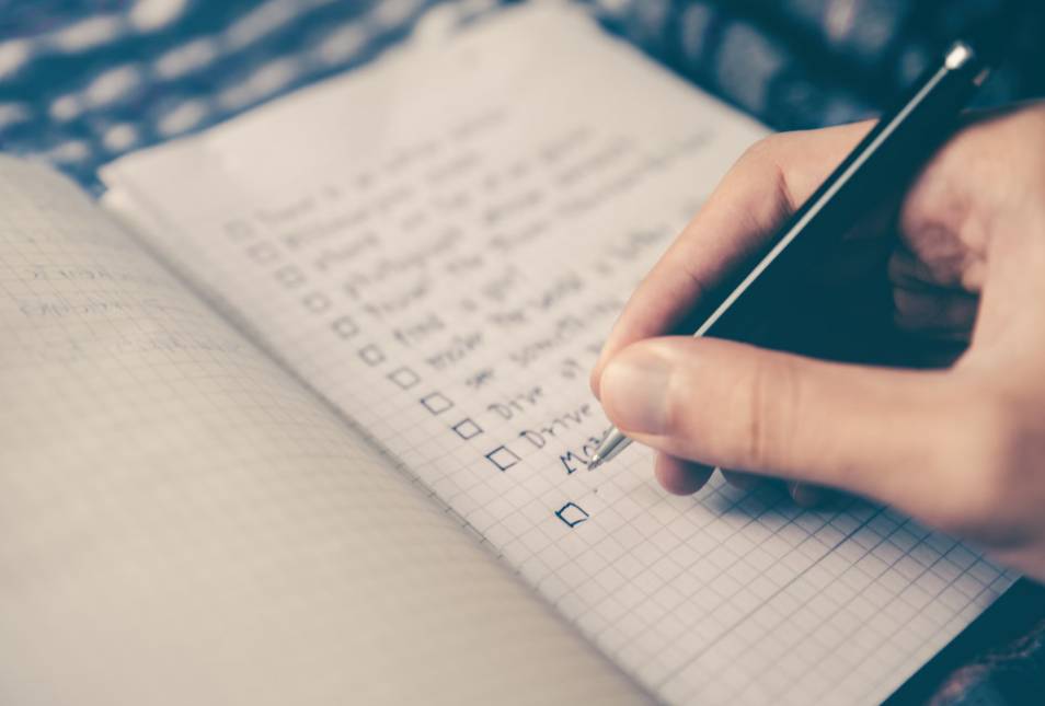ilustrasi membuat to-do list (unsplash.com/Glenn Carstens-Peters)