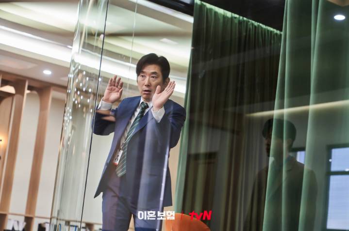 cuplikan drama The Divorce Insurance (dok. tvN/The Divorce Insurance)