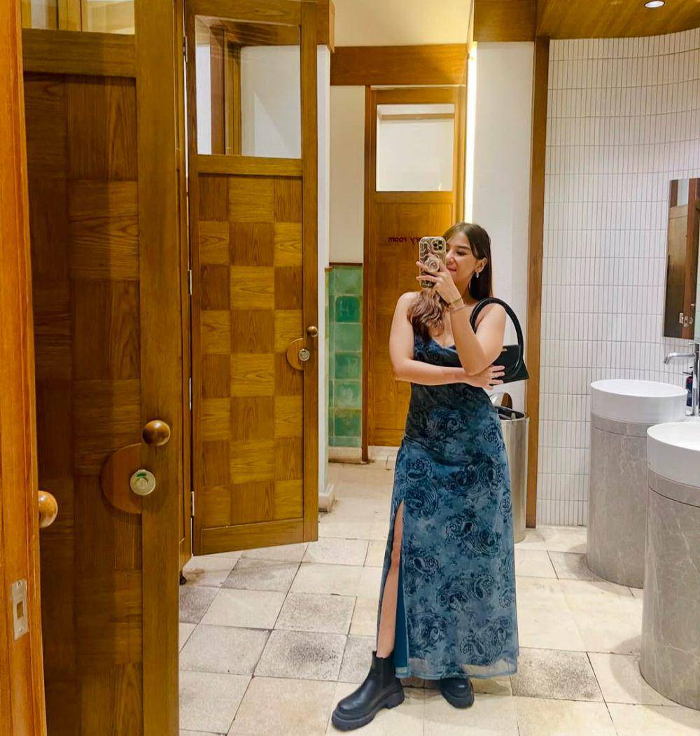 Inspirasi OOTD Adinda Thomas pemeran film Dasim (instagram.com/adindathomas)