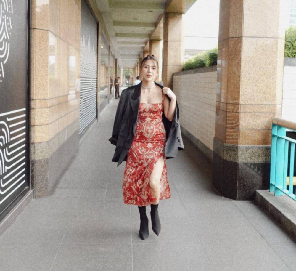 Inspirasi OOTD Adinda Thomas pemeran film Dasim (instagram.com/adindathomas)