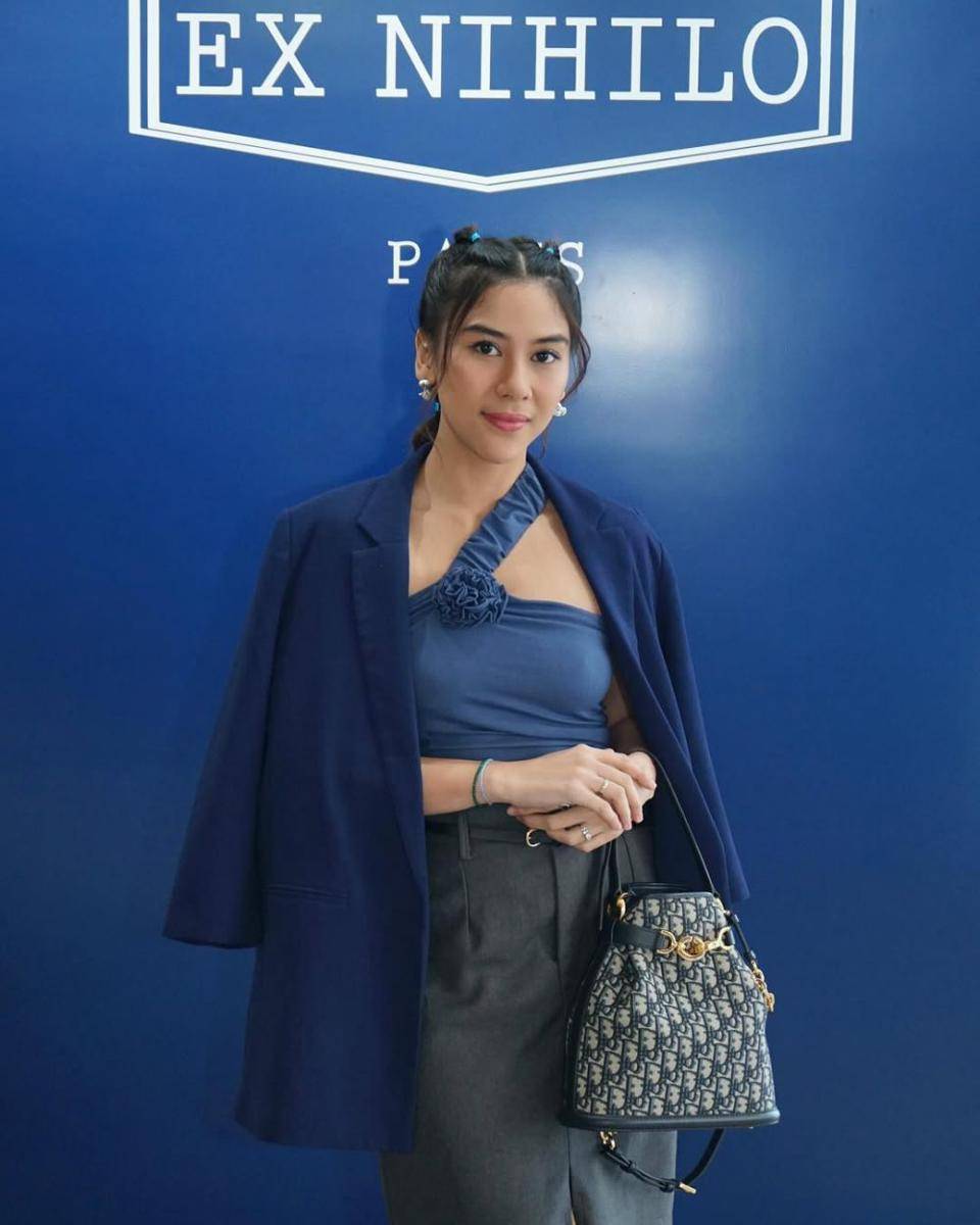 Inspirasi OOTD Adinda Thomas pemeran film Dasim (instagram.com/adindathomas)
