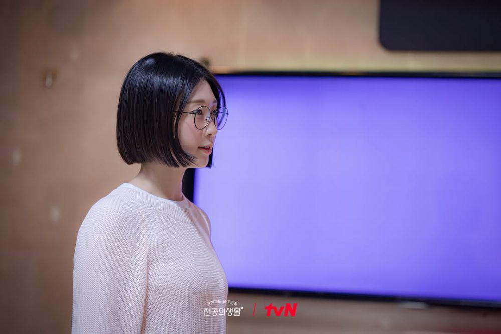 8 Sisi Menyedihkan Kim Sa Bi di Resident Playbook, Kesepian?