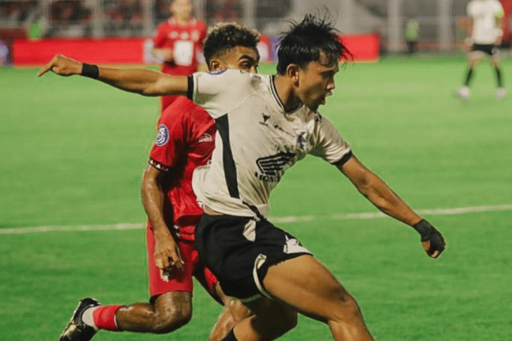 Salah satu momen pertandingan pekan ke-15 BRI Liga 1 2024/2025 antara Malut United versus PSM Makassar yang berlangsung di Stadion Gelora Kie Raha Ternate, 17 Desember 2024. (Instagram.com/psm_makassar)