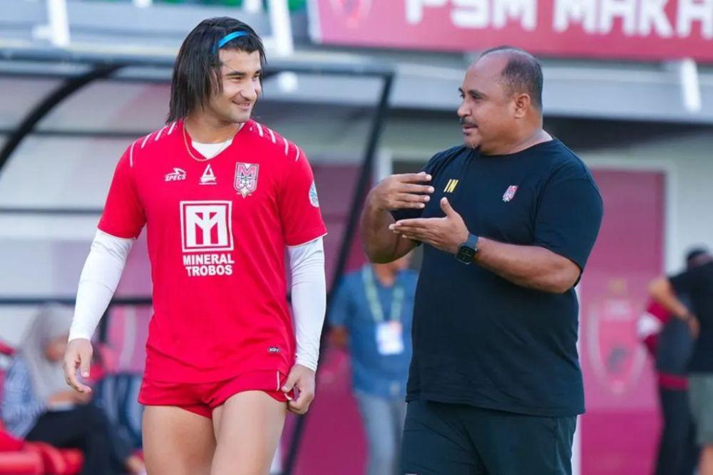 Striker Malut United yakni Diego Martinez (kiri) dan pelatih kepala Malut United yaitu Imran Nahumarury (kanan) dalam sesi official training di Stadion BJ Habibie Parepare pada 9 Mei 2025. (Instagram.com/malutunitedfc)