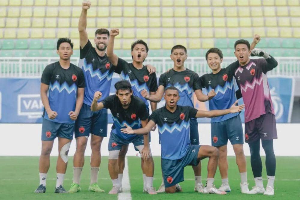 Para pemain PSM Makassar dalam sesi official training di Stadion BJ Habibie Parepare pada 9 Mei 2025. (Instagram.com/psm_makassar)