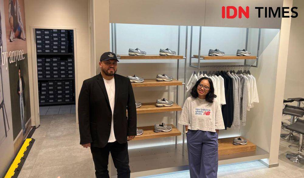 Joko Anwar dan Martina Harianda Mutis di acara Jumpa Pers New Balance Grey Days 2025 (IDN Times/Wahyu Kurniawan)
