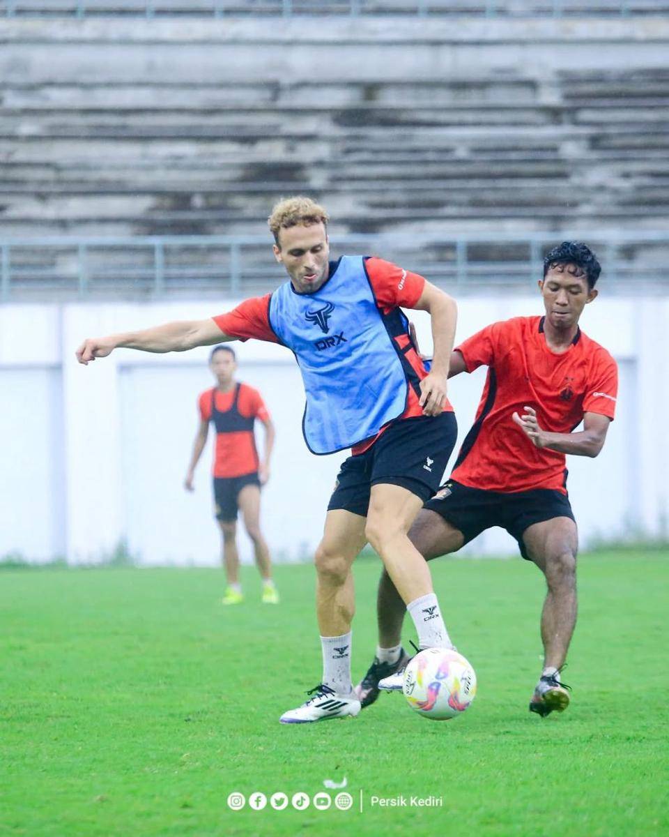 Pemain Persik Kediri saat berlatih. Instagram.com/persikfcofficial