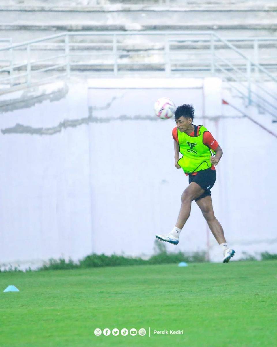 Pemain Persik Kediri saat berlatih. Instagram.com/persikfcofficial