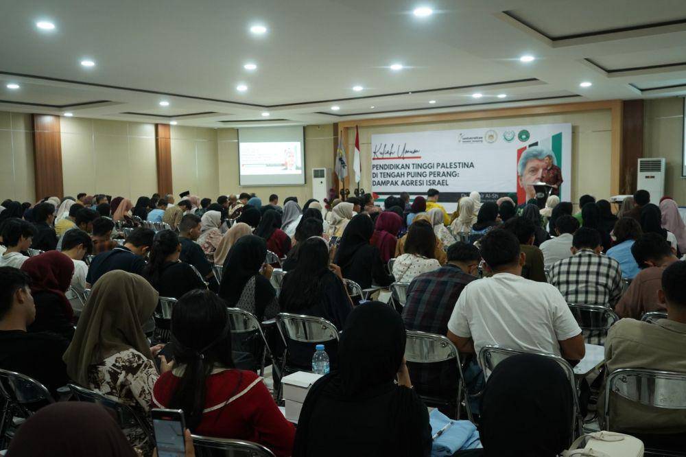 Kuliah Umum bertema “Pendidikan Tinggi di Palestina di Tengah Puing Perang: Dampak Agresi Militer”, menghadirkan Duta Besar Palestina untuk Indonesia, Zuhair Al-Shun di Aula F Kampus UBL, Jumat (9/5/2025). (Dok. UBL).