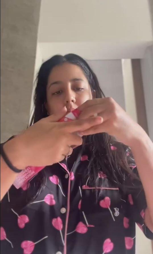 Nessie Judge umumkan kehamilan (Instagram.com/nessiejudge)