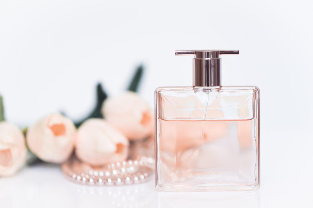 5 Pilihan Parfum Floral untuk Perempuan Aktif dengan Aroma Seductive!