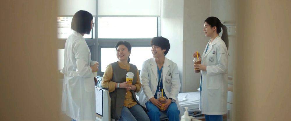 Cuplikan drama Resident Playbook (dok. tvN/Resident Playbook)