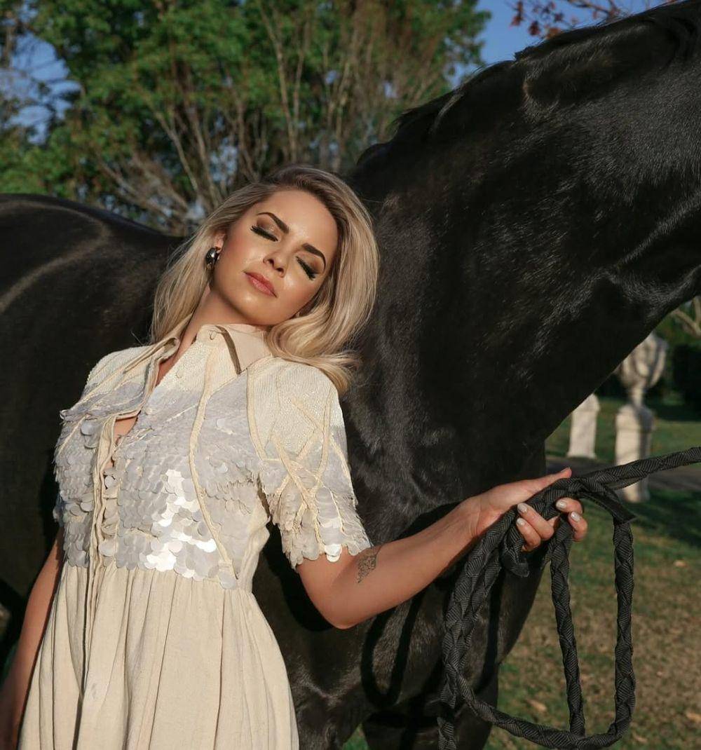 Melany Wells (instagram.com/melanywells_)