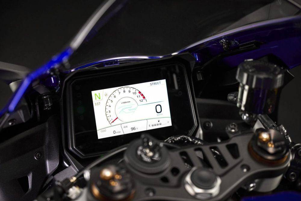 Ilustrasi layar TFT 5 inci Motor Yamaha YZF-R9 (yamahamotorsports.com)