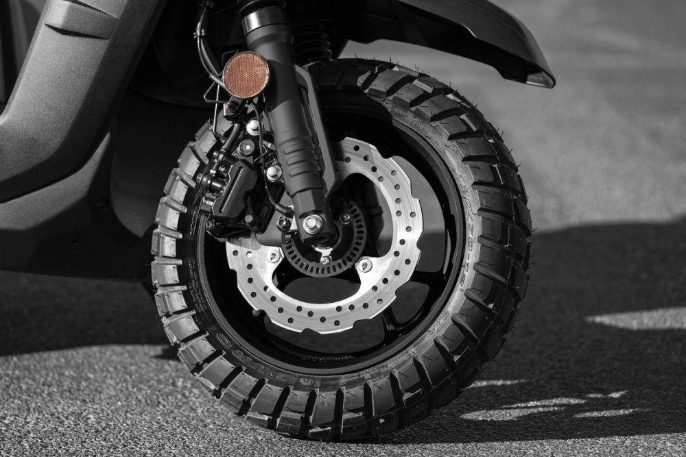 Ilustrasi cakram rem depan 245 mm Yamaha Zuma 125 2025 (yamahamotorsports.com)
