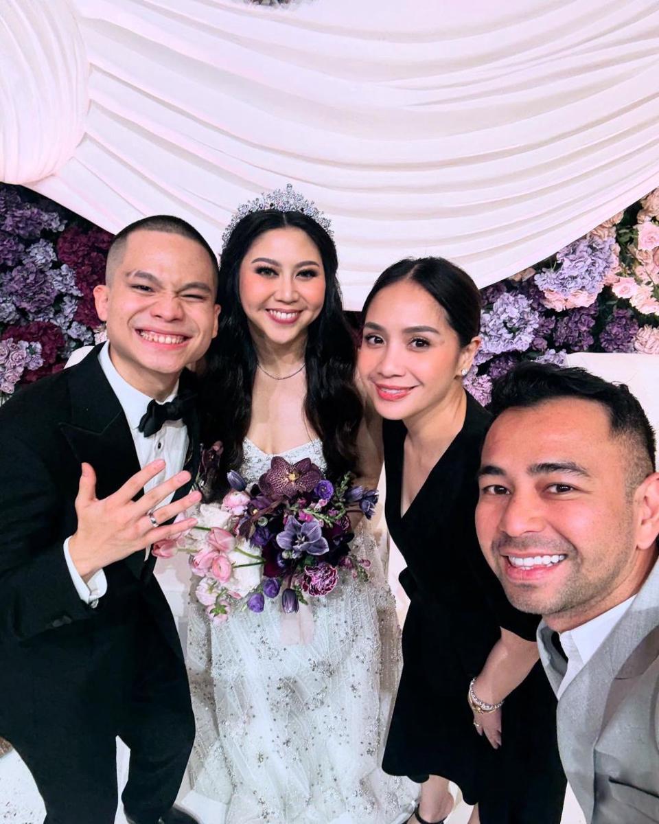 tamu artis di resepsi Cellos (instagram.com/raffinagita1717)