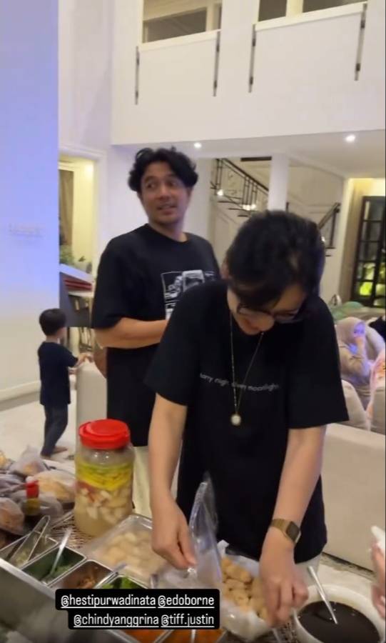 reuni pemain Sketsa (instagram.com/lifeoflolitanyc)