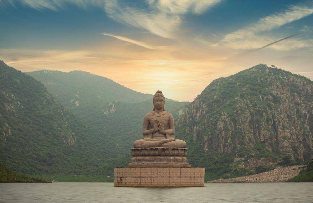 ilustrasi patung buddha (unsplash.com/abhijeet gourav)
