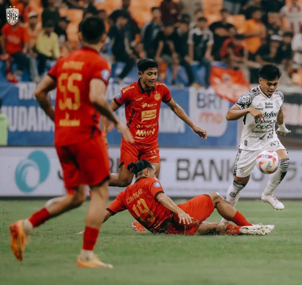 Jalannya pertandingan antara Persija Jakarta (merah) dan Bali United (putih). (Instagram.com/baliunitedfc)