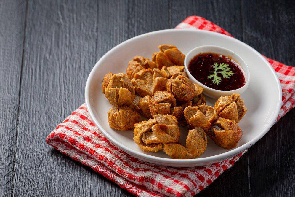 ilustrasi bakso goreng mekar (freepik.com/jcomp)