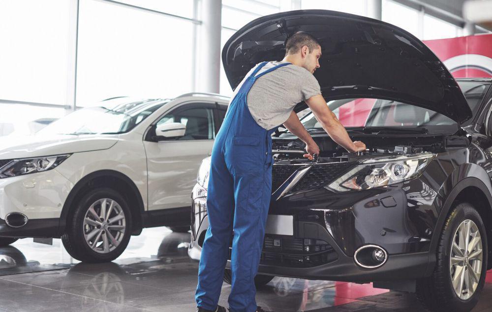 ilustrasi servis mobil (freepik.com/standret)