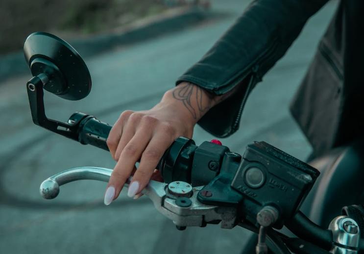 Kapan Waktu yang Tepat Mengganti Minyak Rem Motor?