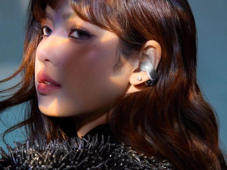 Bose × LISA BLACKPINK Hadirkan Ultra Open Earbuds Special Edition