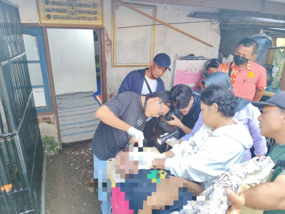 Polisi saat melakukan olah TKP di lokasi kejadian. IDN Times/ istimewa