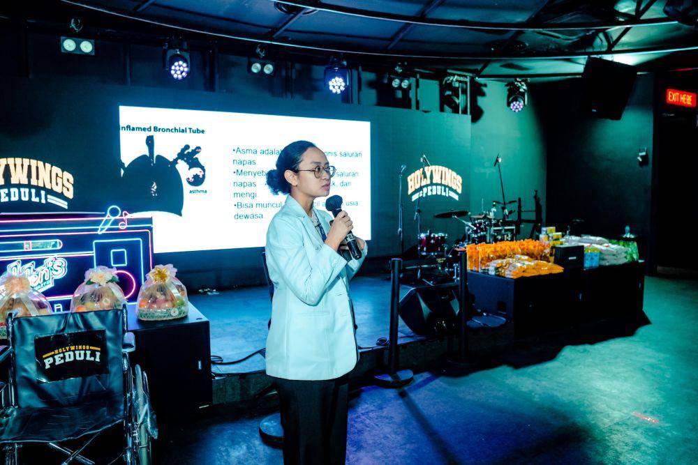 Warga Kelurahan Tegalsari, Semarang mengikuti cek kesehatan gratis dalam peringatan Hari Asma Sedunia yang diselenggarakan Holywings Peduli. (dok. Holywings Peduli)