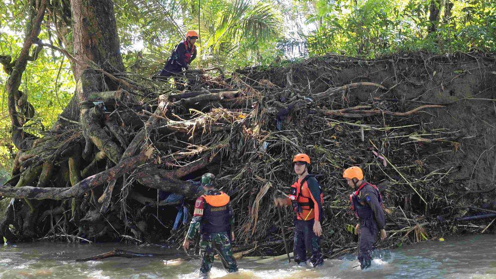 Tim SAR diterjunkan mencari keberadaan petani hilang terseret sungai di Desa Pattimpa, Kecamatan Ponre, Kabupaten Bone, Minggu (11//5/2025)/Istimewa
