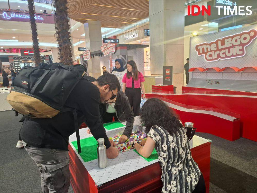 Experience The Thrill, Kolab LEGO x Formula 1 di Mall Kota Kasablanka, 8 Mei 2025 (IDN Times/Adyaning Raras)